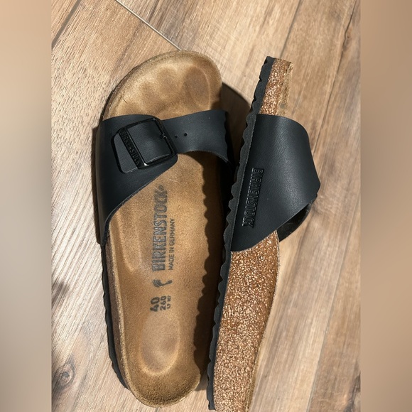 Birkenstock Madrid sandal Size 40 (9 US) Black strap
Great condition - Picture 1 of 4